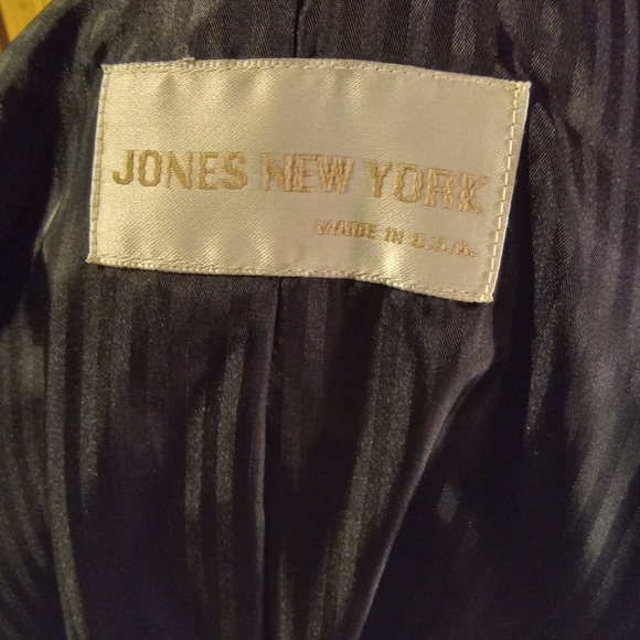 Jones NY Woman's full length coat - Picture 5 of 8